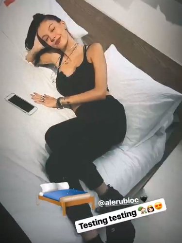 Alejandra Rubio probando colchones / Instagram