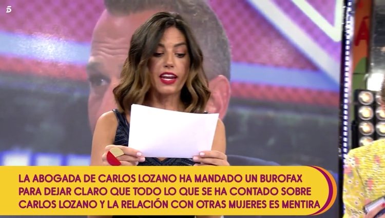 Núria Marín leyendo el comunicado de la abogada de Carlos Lozano / Telecinco.es