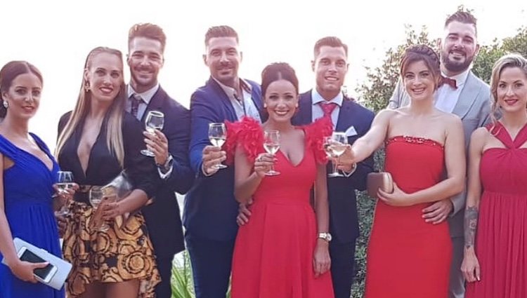 Hugo Paz con su pareja y demás invitados a la boda / Instagram