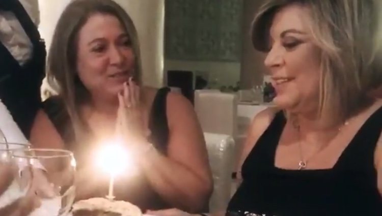 Terelu Campos a punto de soplar la vela de su cumpleaños / Instagram
