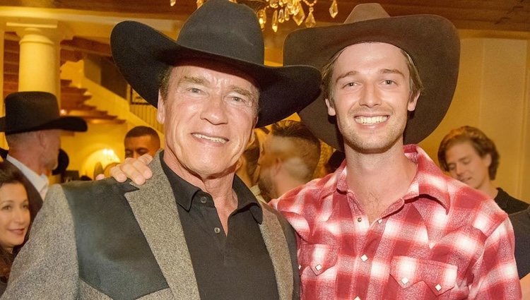 Patrick Schwarzenegger y su padre / Instagram 