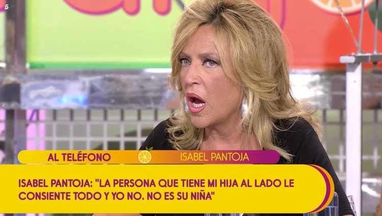 Lydia Lozano flipando con la llamada de Isabel Pantoja a 'Sálvame' / Telecinco.es
