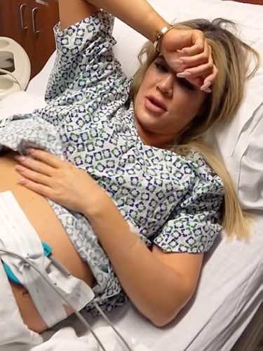 Khloe Kardashian en el hospital para dar a luz