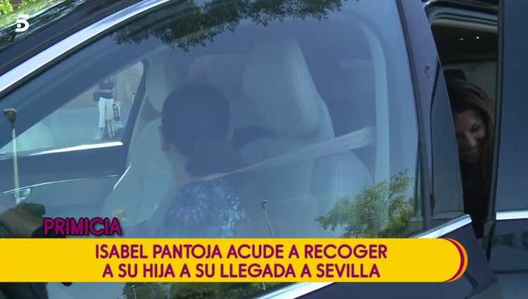 Isabel Pantoja recogiendo a su hija en la estación de tren de Sevilla / Telecinco.es
