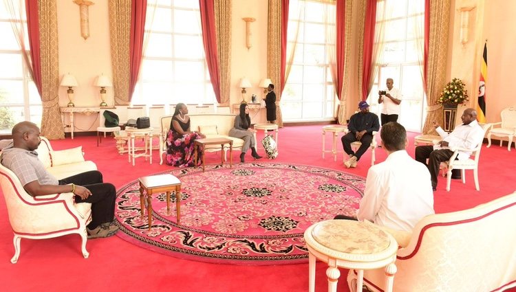 La reunión oficial de im Kardashian y Kanye West con el Presidente de Uganda | Foto: Twitter Yoweri K. Museveni
