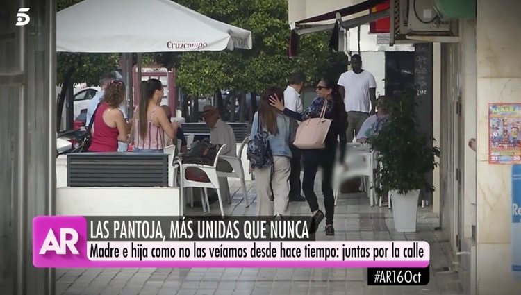Madre e hija han paseado por las calles de Jerez demostrando su buena relación - Telecinco.es