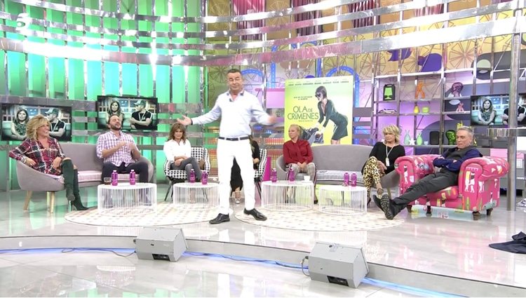 El presentador quiso poner un punto cómico al asunto que estaban tratando y decidió bailar - Telecinco.es