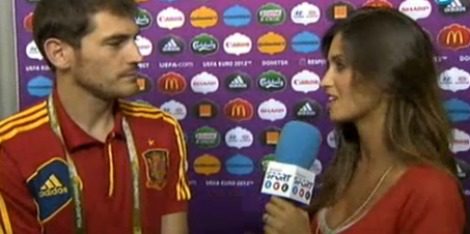 Sara Carbonero entrevista a Iker Casillas tras el España - Francia