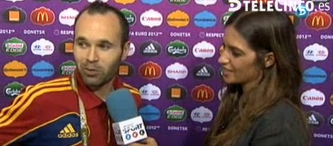 Sara Carbonero se olvida del penalti lanzado por Andrés Iniesta en la semifinal de la Eurocopa 2012