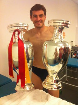 Iker Casillas celebra en calzoncillos la victoria de la Selección Española en la Eurocopa 2012