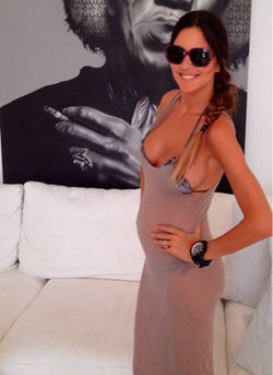 Romina Belluscio presume de embarazo durante sus vacaciones con Guti en Ibiza