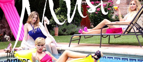 Berta Collado, Tania Llasera y Carolina Bang en la portada de Must! Magazine