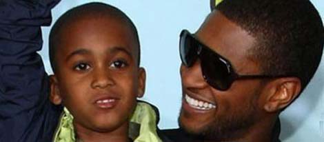 Usher con su ya fallecido hijastro en 2008