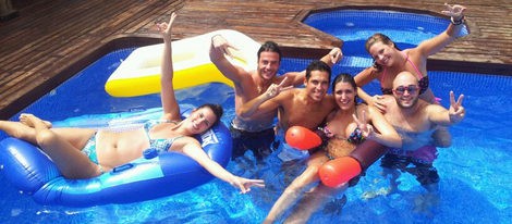 Kiko Rivera y Jessica Bueno disfrutan de una tarde de piscina con Aless de 'Gran Hermano 12+1'