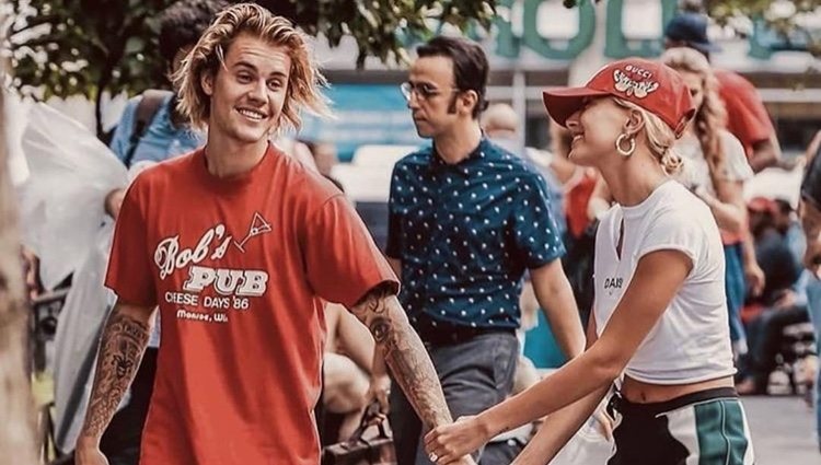Justin Bieber y Hailey Baldwin por las calles de Los Angeles | Instagram Justin Bieber