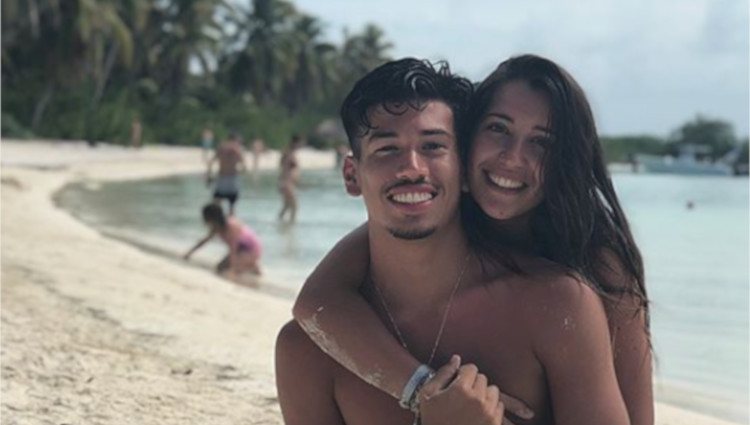 Benjamín Garay y su novia posan muy enamorados durante unas vacaciones en la playa/Foto:Instagram