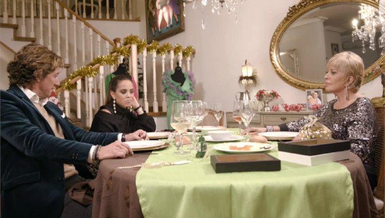Colate, Gloria Camila y Bárbara Rey en casa de Falete durante el programa 'Ven a cenar conmigo'/Foto:Mitele