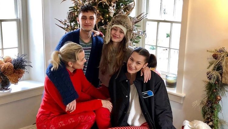 Posado navideño de los Hadid | Foto: Instagram 