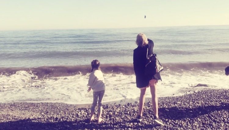 Mila Ximénez disfrutando de las vacaciones junto a su nieta| Foto: Instagram