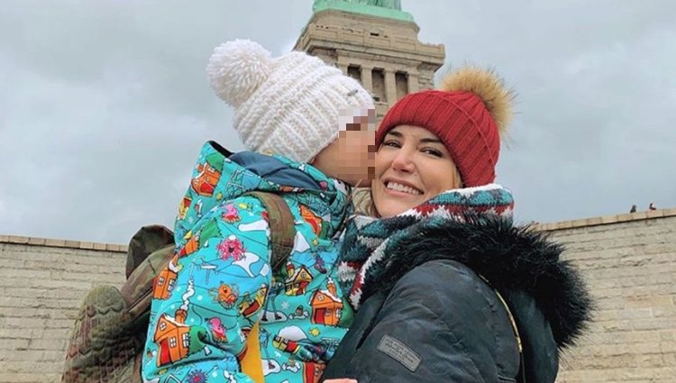 Alba y su hijo en Nueva York| Foto: Instagram