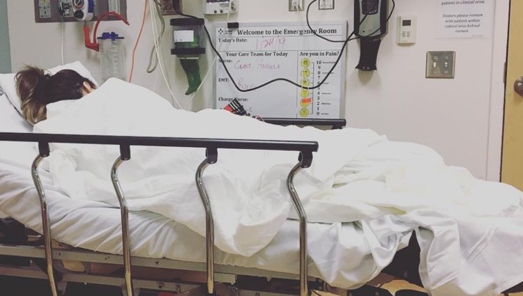 Kate Beckinsale en la camilla del hospital| Foto: Instagram