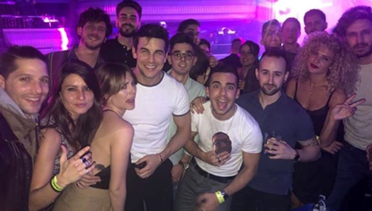 Blanca Suárez con Mario Casas y otros amigos en el cumpleaños de Christian Casas/ Foto: Instagram