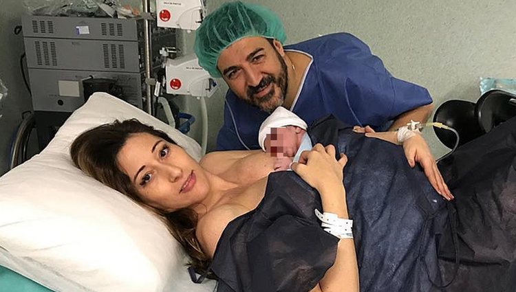 Tony Aguilar junto a su mujer y su hijo | Foto: Instagram