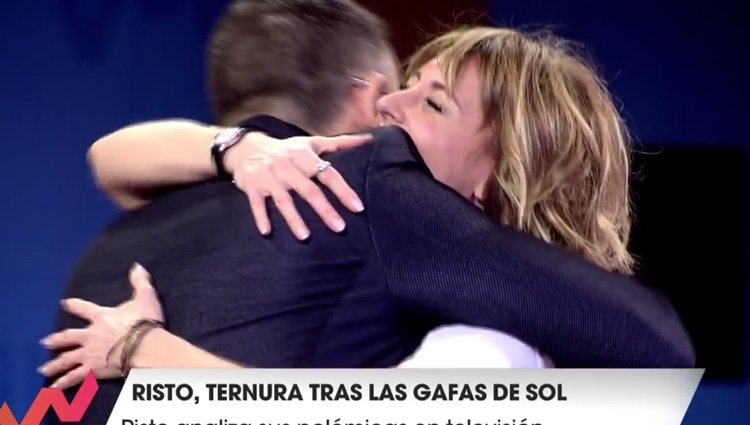 Risto Mejide y Emma García se funden en un abrazo reconciliador / Foto: Telecinco.es