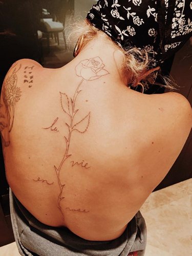 El tatuaje de Lady Gaga en la espalda