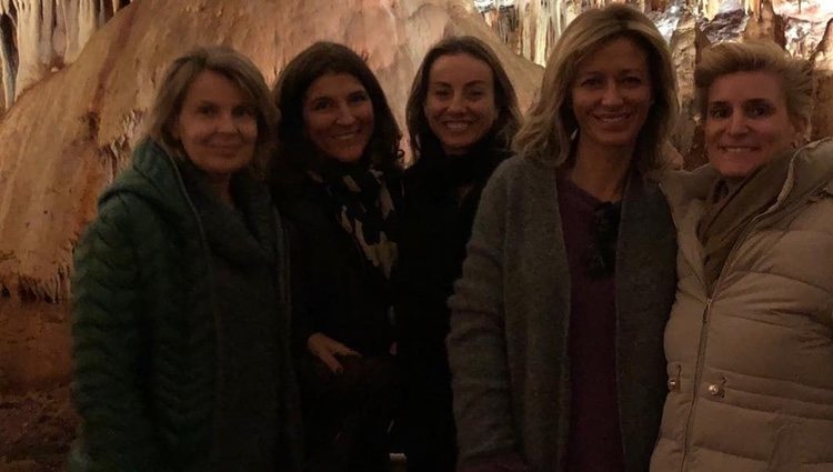 Susanna Griso y María Zurita con otras amigas en las Cuevas del Águila/ Foto: Instagram