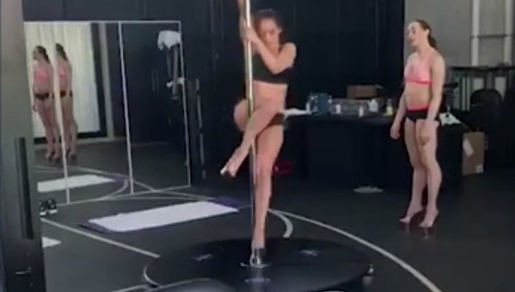 Jennifer Lopez practicando Pole Dance / Foto: Instagram