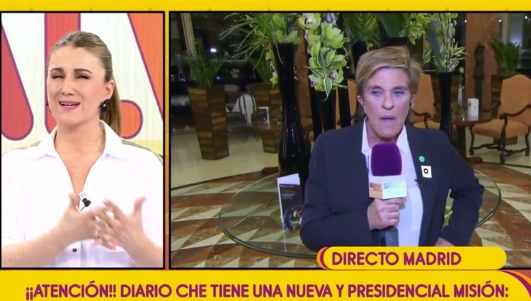 Carlota preguntando a Chelo García Cortés sobre su encuentro con el presidente