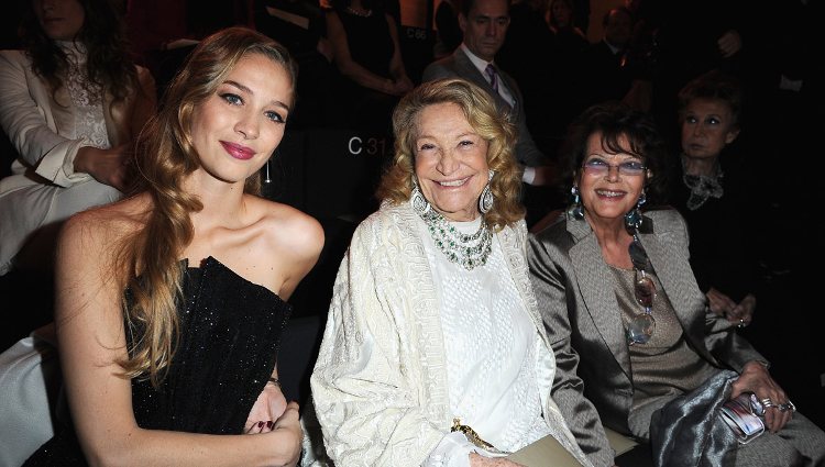 Beatrice Borromeo, Marta Marzotto y Claudia Cardinale en un desfile de moda | Pinterest