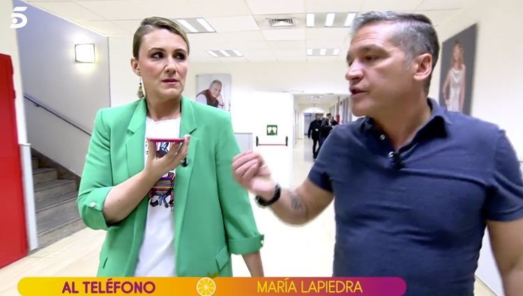 Gustavo González perseguido por Carlota Corredera por los pasillos de Mediaset