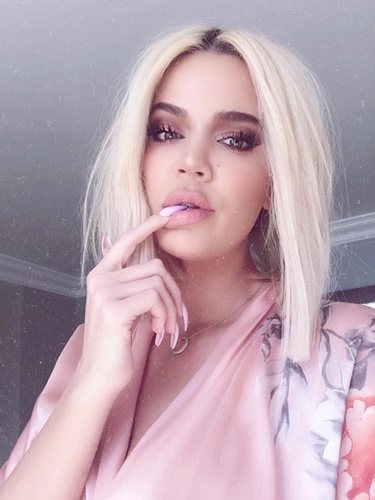 El selfie reflexivo de Khloe Kardashian / Instagram
