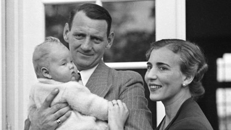 Los Reyes Federico IX e Ingrid de Dinamarca con su hija Margarita | Pinterest