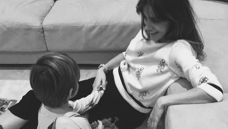 Isabel Jiménez con uno de los hijos de Sara Carbonero/ Foto: Instagram