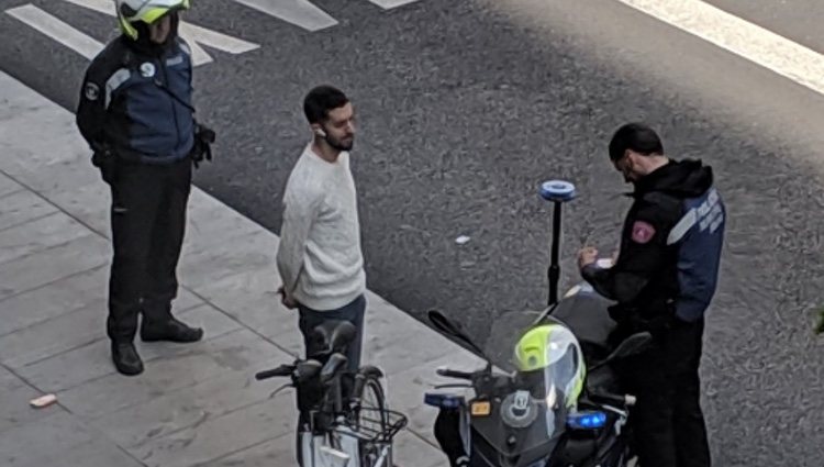 David Broncano siendo multado por La Policía en Madrid|Foto: Twitter
