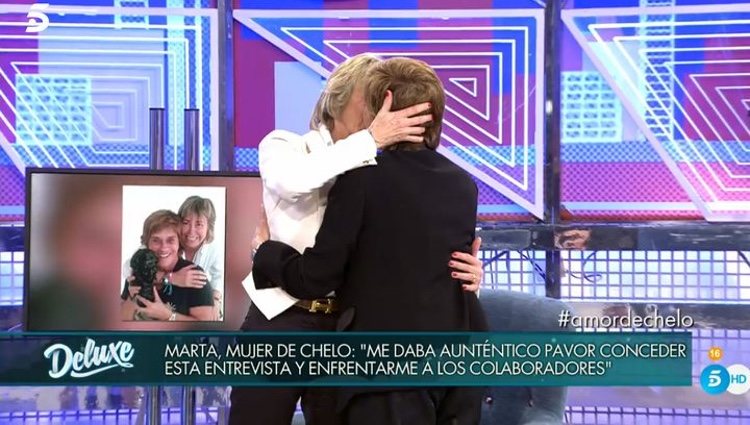 Chelo y Marta se besan con cariño | Foto: telecinco.es