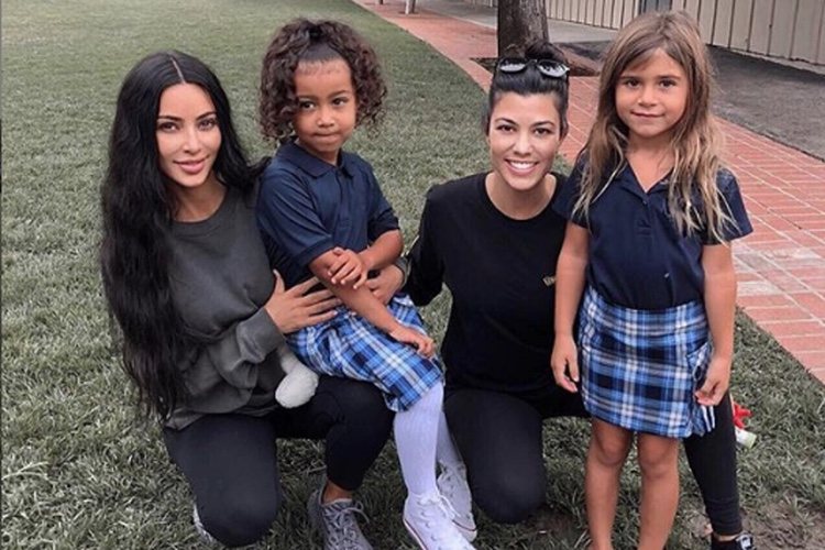 Kim y Kourtney Kardashian llevando a sus hijas al colegio/ Foto: Instagram