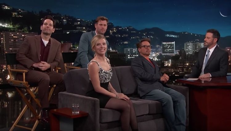 Scarlett Johansson y sus compañeros de reparto en el 'Jimmy Kimmel Live' Foto: 'Jimmy Kimmel Live! Youtube Channel