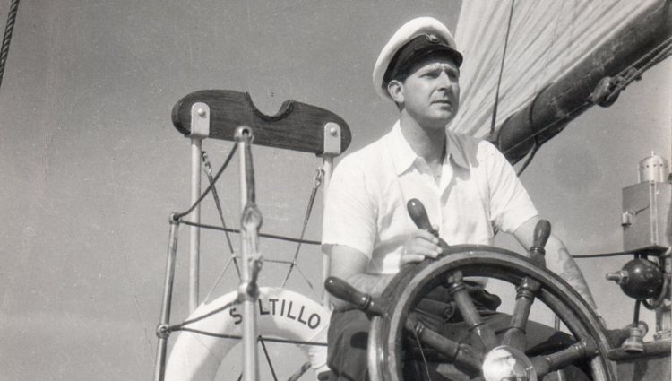 Don Juan de Borbón pilotando un barco | Flickr