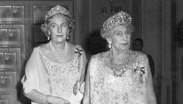 La Infanta María Cristina junto a la Reina Victoria Eugenia | Pinterest