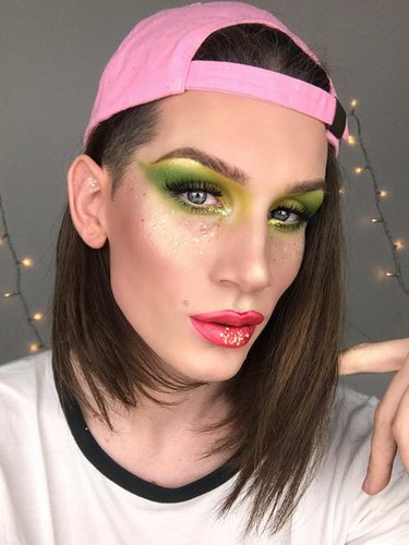 Oto Vans tras un tutorial de maquillaje | Foto: Instagram