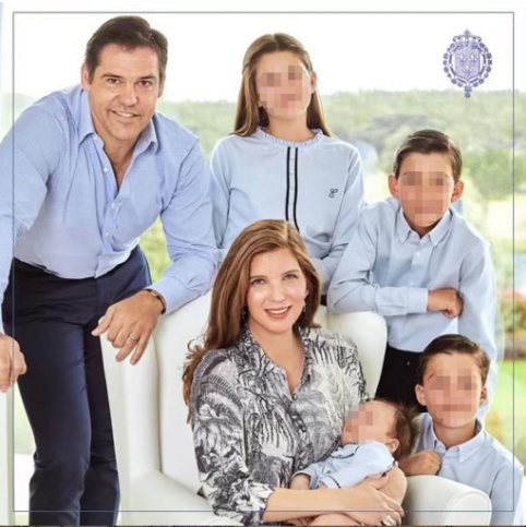 Luis Alfonso y Margarita con sus cuatro hijos | Foto: Instagram
