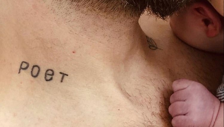El tatuaje de Mark Webber con el nombre de su hija recién nacida | Foto: Instagram