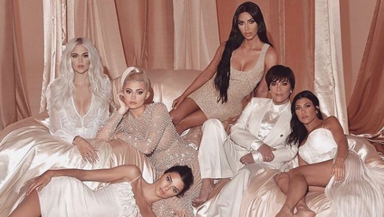 Kim Kardashian presumiendo de familia con todas sus hermanas/ Foto: Instagram Kim Kardashian
