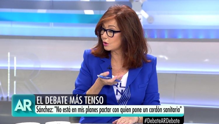 Ana Rosa Quintana en su programa con una tirita tras volver de Semana Santa/ Foto: Telecinco