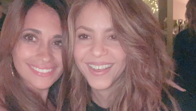 Antonella Roccuzzo y Shakira, juntas celebrando la victoria del Barça/ Foto: Instagram