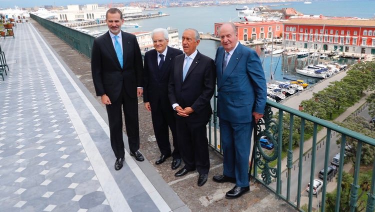 El Rey Felipe y el Rey Juan Carlos con el Presidente de Italia y el Presidente de Portugal en Nápoles | Foto: Casa de S.M. el Rey